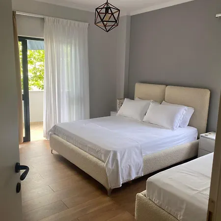 New-renovated For Couples, Families Or Groups Apartment