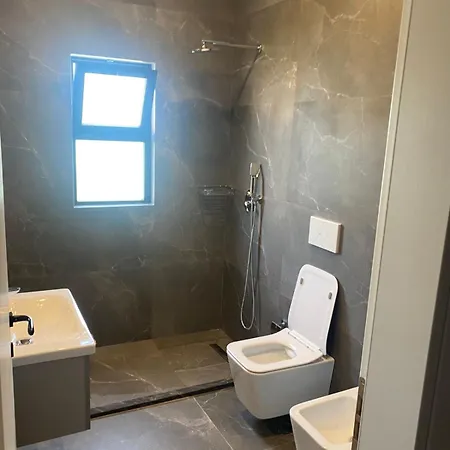 Apartment New-renovated For Couples, Families Or Groups